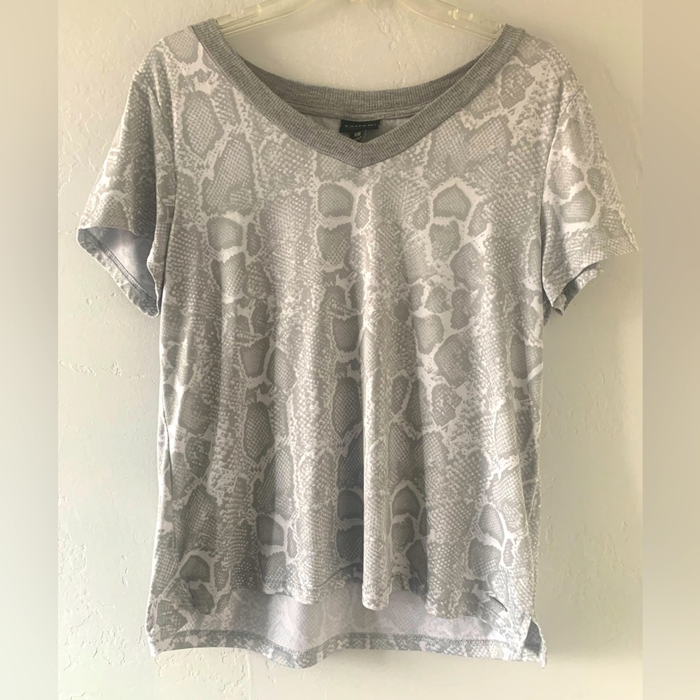 TAHARI Women's Top Snakeskin Print High Low Hem Short Sleeve Size M